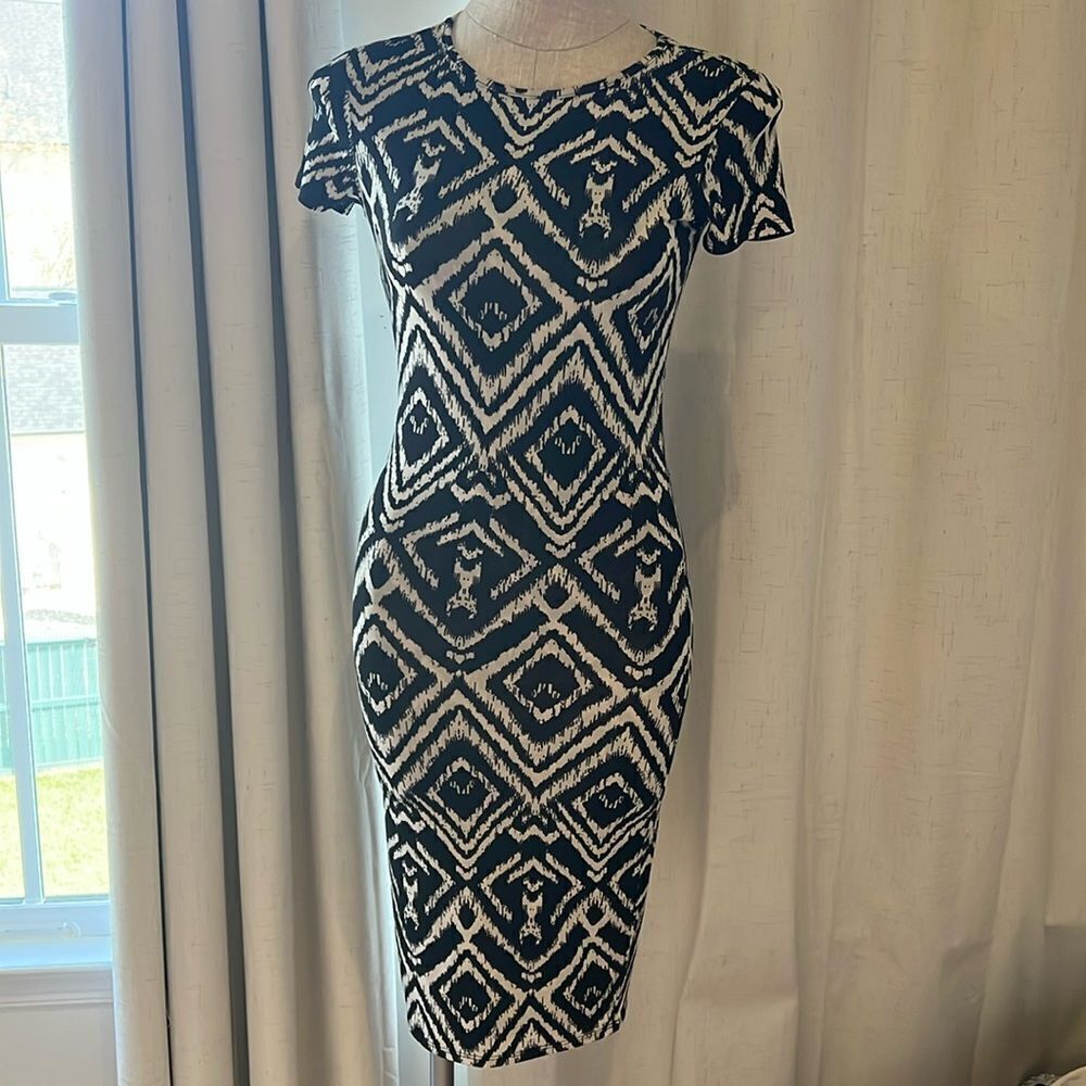 T Bags Los Angeles Black and White Ikat Body Con Cutout Midi Dress Size Small